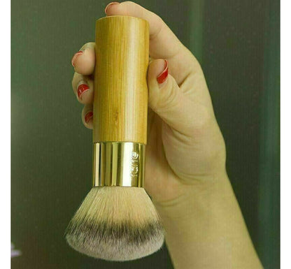 Esta brocha de base te dará una piel de cristal.